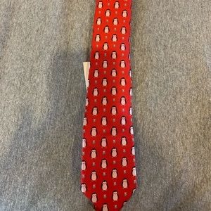 Holiday men’s tie red with penguins.
